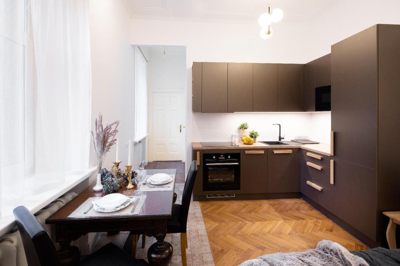 Brivibas House Design Apartments In City Center リガ エクステリア 写真