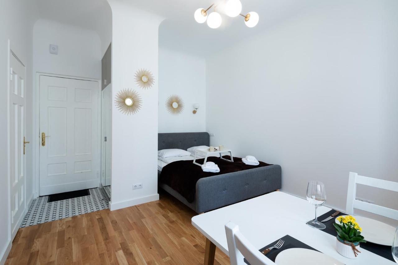 Brivibas House Design Apartments In City Center リガ エクステリア 写真